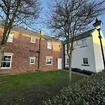 The Puffin Pad - Part Of The The Bay Village With Pool, Gym And Direct Access, Pub, Restaurant, Tennis And Meadows Walks * Filey