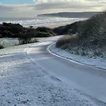 The Puffin Pad - Part Of The The Bay Village With Pool, Gym And Direct Access, Pub, Restaurant, Tennis And Meadows Walks * Filey
