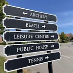 Hébergement de vacances The Puffin Pad - Part Of The The Bay Village With Pool, Gym And Direct Access, Pub, Restaurant, Tennis And Meadows Walks *