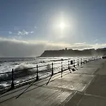 The Puffin Pad - Part Of The The Bay Village With Pool, Gym And Direct Access, Pub, Restaurant, Tennis And Meadows Walks *
