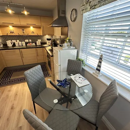 The Puffin Pad - Part Of The The Bay Village With Pool, Gym And Direct Access, Pub, Restaurant, Tennis And Meadows Walks