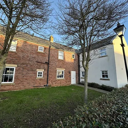 The Puffin Pad - Part Of The The Bay Village With Pool, Gym And Direct Access, Pub, Restaurant, Tennis And Meadows Walks * Filey