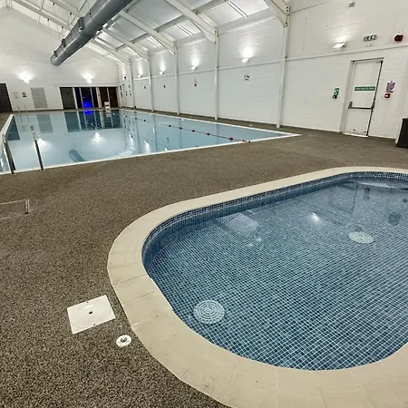 Dom wakacyjny The Puffin Pad - Part Of The The Bay Village With Pool, Gym And Direct Access, Pub, Restaurant, Tennis And Meadows Walks