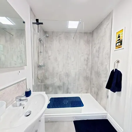 The Puffin Pad - Part Of The The Bay Village With Pool, Gym And Direct Access, Pub, Restaurant, Tennis And Meadows Walks